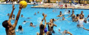 9 juegos en la piscina para niños