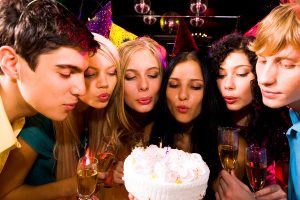 5 ideas de mensajes para felicitar a tus amigos por su cumpleaños